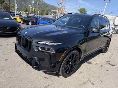 Used 2024 BMW X7 xDrive40i w/ M Sport Package image 3
