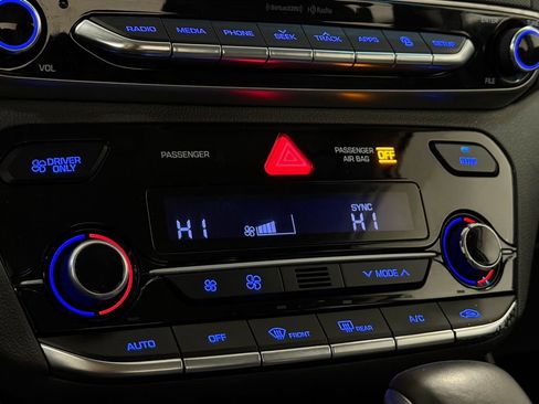 Used 2019 Hyundai Ioniq Plug-In Hybrid image 21