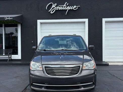 Used 2015 Chrysler Town & Country LX image 2