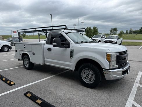 Used 2017 Ford F250 XL w/ Power Equipment Group RWD image 3