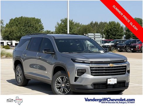 Used 2026 Chevrolet Traverse LT w/ Driver Confidence Package FWD image 2