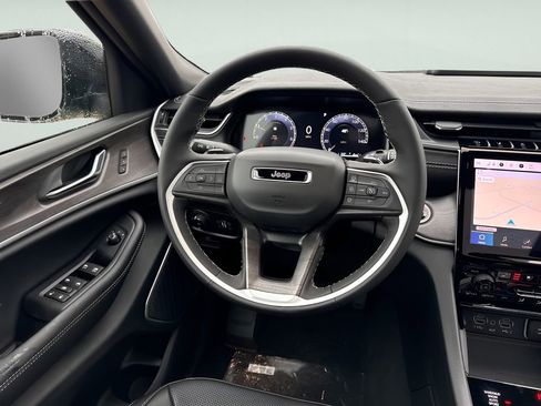 New 2025 Jeep Grand Cherokee L Limited w/ Luxury Tech Group II AWD/4WD image 16