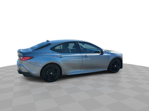 Used 2025 Toyota Camry SE image 8
