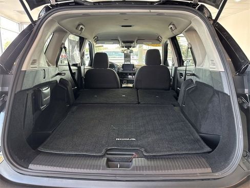 Used 2023 Nissan Rogue SV image 16