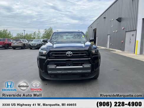 Used 2025 Toyota 4Runner SR5 AWD/4WD image 2
