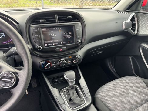 Used 2025 Kia Soul LX w/ LX Technology Package image 15