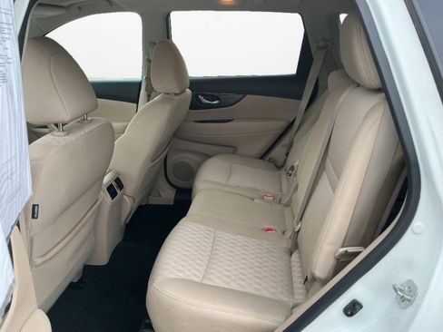 Used 2017 Nissan Rogue SV w/ Sun & Sound Touring Package image 16