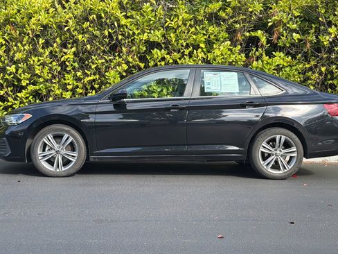 Used 2024 Volkswagen Jetta SE FWD image 7