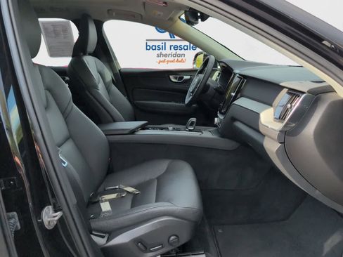 Used 2025 Volvo XC60 B5 Plus image 23