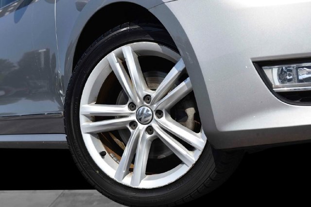 Used 2013 Volkswagen Passat TDI SEL Premium FWD image 3