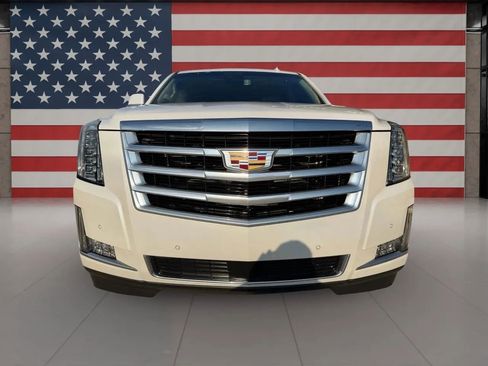 Used 2016 Cadillac Escalade Premium image 2