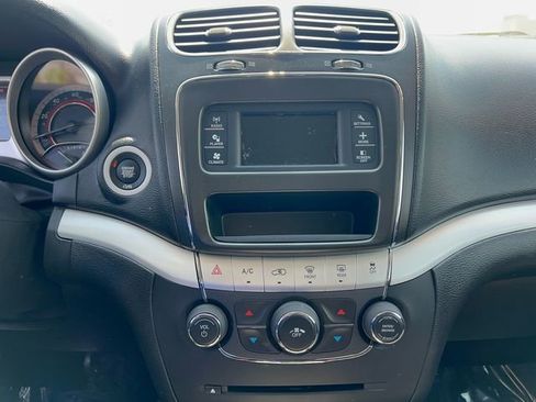 Used 2019 Dodge Journey SE w/ Connectivity Group FWD image 23
