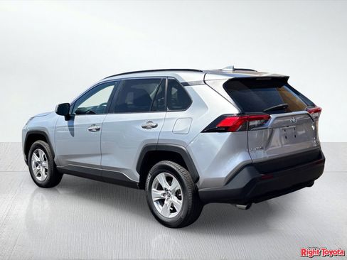 Used 2021 Toyota RAV4 XLE FWD image 3