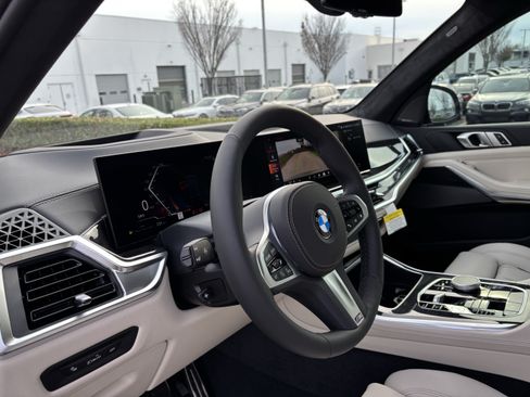Used 2026 BMW X5 xDrive40i w/ M Sport Package AWD/4WD image 15