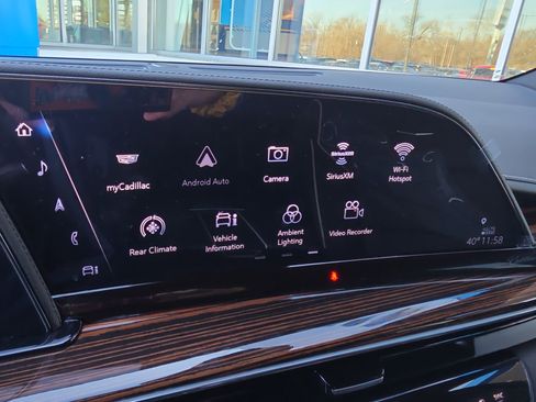 Used 2024 Cadillac Escalade Premium Luxury w/ Performance Package image 28