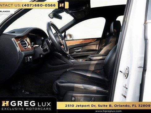 Used 2022 Bentley Bentayga AWD/4WD image 32