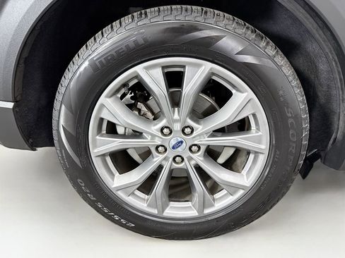 Used 2022 Ford Explorer XLT w/ Equipment Group 202A image 33