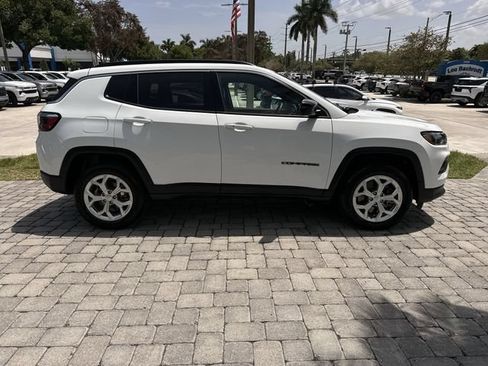 Used 2024 Jeep Compass Latitude AWD/4WD image 14