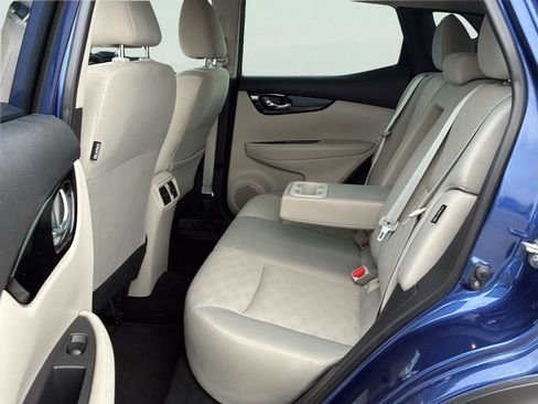 Used 2021 Nissan Rogue Sport SV image 25