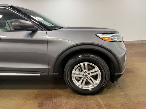 Used 2022 Ford Explorer XLT w/ Equipment Group 202A AWD/4WD image 31
