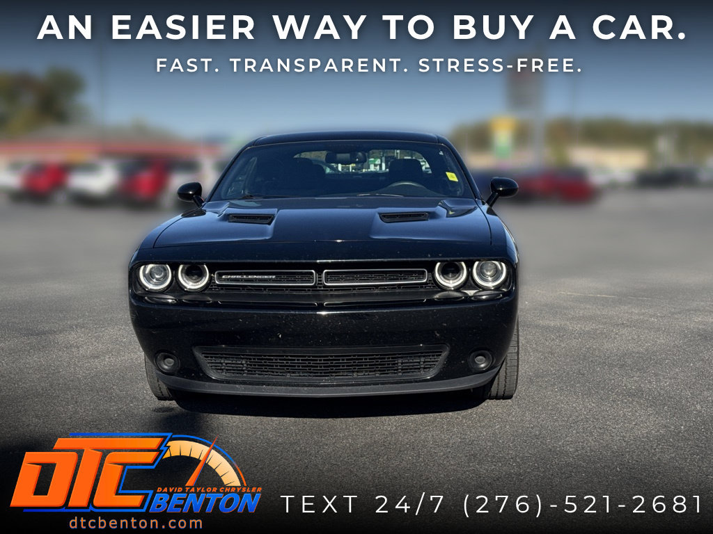 Used 2016 Dodge Challenger SXT w/ Driver Convenience Group RWD image 5