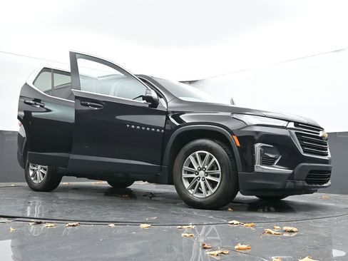 Used 2023 Chevrolet Traverse LT image 65