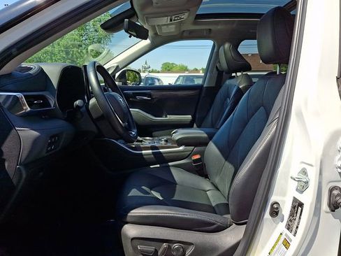 Used 2023 Toyota Highlander Platinum AWD/4WD image 14
