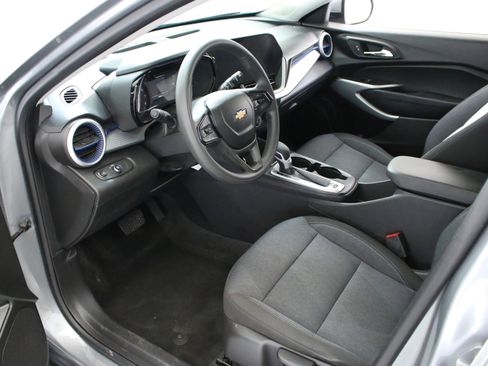 Used 2024 Chevrolet Trax LS w/ LS Convenience Package FWD image 23