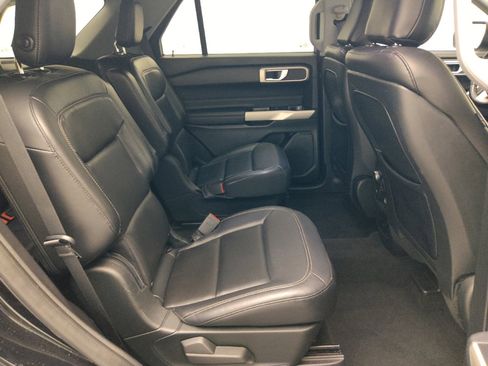 Used 2020 Ford Explorer XLT w/ Equipment Group 202A RWD image 19