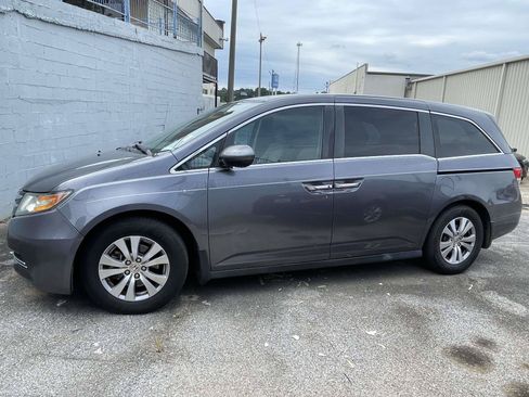 Used 2016 Honda Odyssey SE image 2