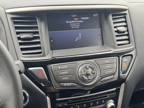 Used 2017 Nissan Pathfinder SV image 33