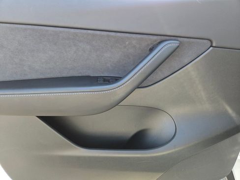 Used 2022 Tesla Model Y Performance image 17