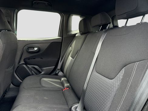Used 2021 Jeep Renegade Latitude FWD image 17