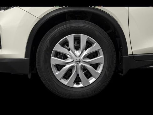 Used 2017 Nissan Rogue SV image 8