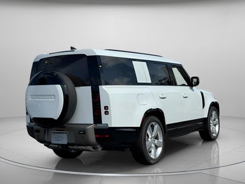 Certified 2025 Land Rover Defender 130 X-Dynamic SE image 5