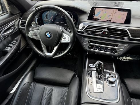 Used 2019 BMW 750i w/ Executive Package RWD image 26