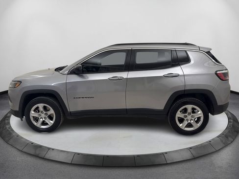 Used 2023 Jeep Compass Latitude AWD/4WD image 8