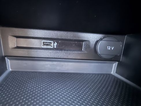 Used 2018 Volkswagen Tiguan S image 35