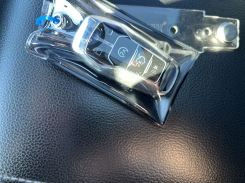 Used 2015 Ford F150 Lariat image 34