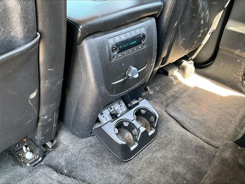 Used 2011 GMC Yukon SLT w/ SLT-2 Equipment Package RWD image 32