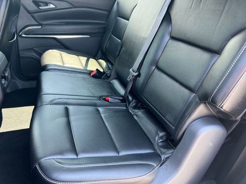 Used 2025 Chevrolet Traverse LT FWD image 13