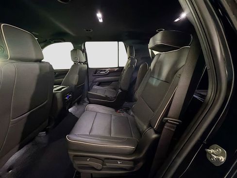 Used 2025 GMC Yukon Elevation w/ LPO, Elevation Black Package AWD/4WD image 28