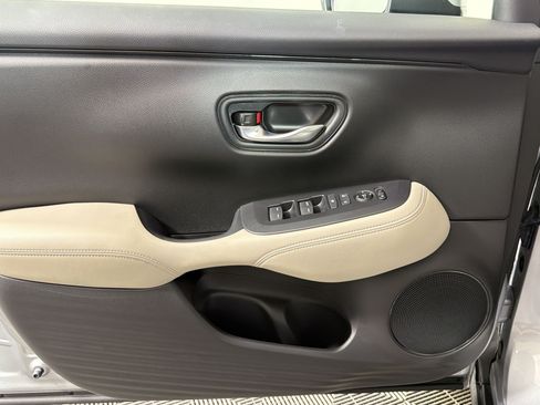 Used 2025 Honda HR-V LX image 10
