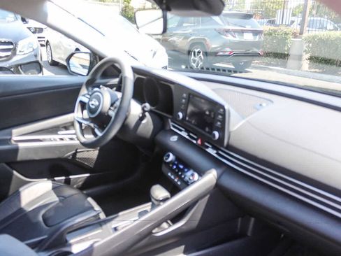 Used 2023 Hyundai Elantra SEL FWD image 21