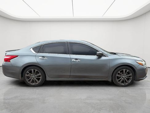 Used 2016 Nissan Altima 2.5 SR FWD image 8