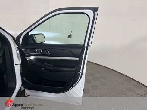 Used 2016 Ford Explorer XLT w/ Equipment Group 202A image 28