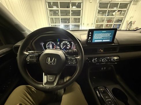 Used 2025 Honda Pilot TrailSport image 29