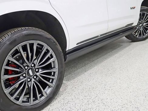 Used 2024 Cadillac Escalade V AWD/4WD image 12