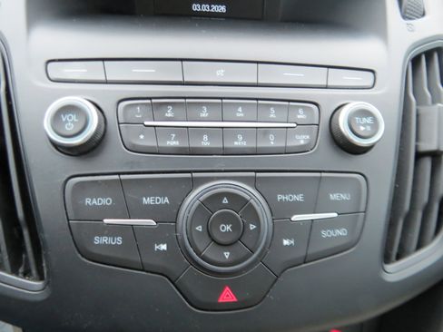 Used 2018 Ford Focus SE w/ SE Appearance Package image 21