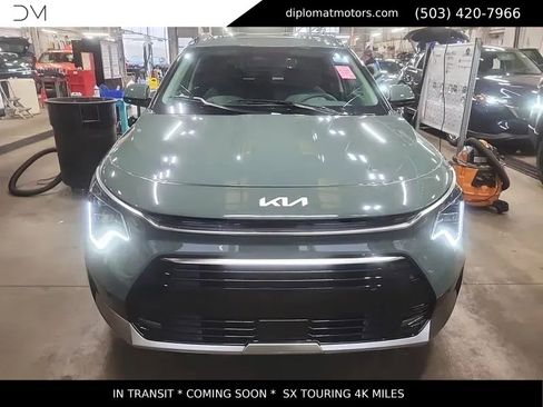 Used 2023 Kia Niro SX Touring FWD image 2